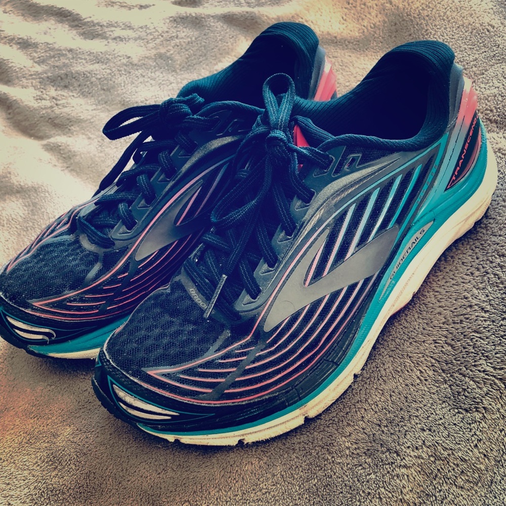BROOKS Transcend 4 size 8 women’s running shoes
